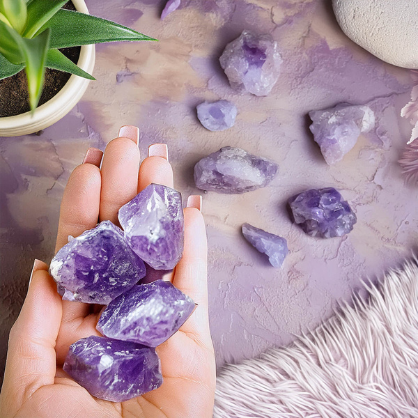 Ametiszt (nyers kő) 1 db.